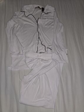 Bombay White Pajama Set with Black Piping